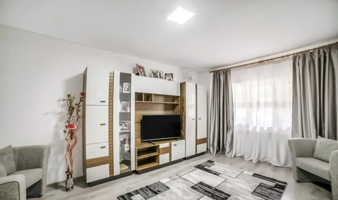 Dristor decomandat an 1983 ready to move in 9 min metrou