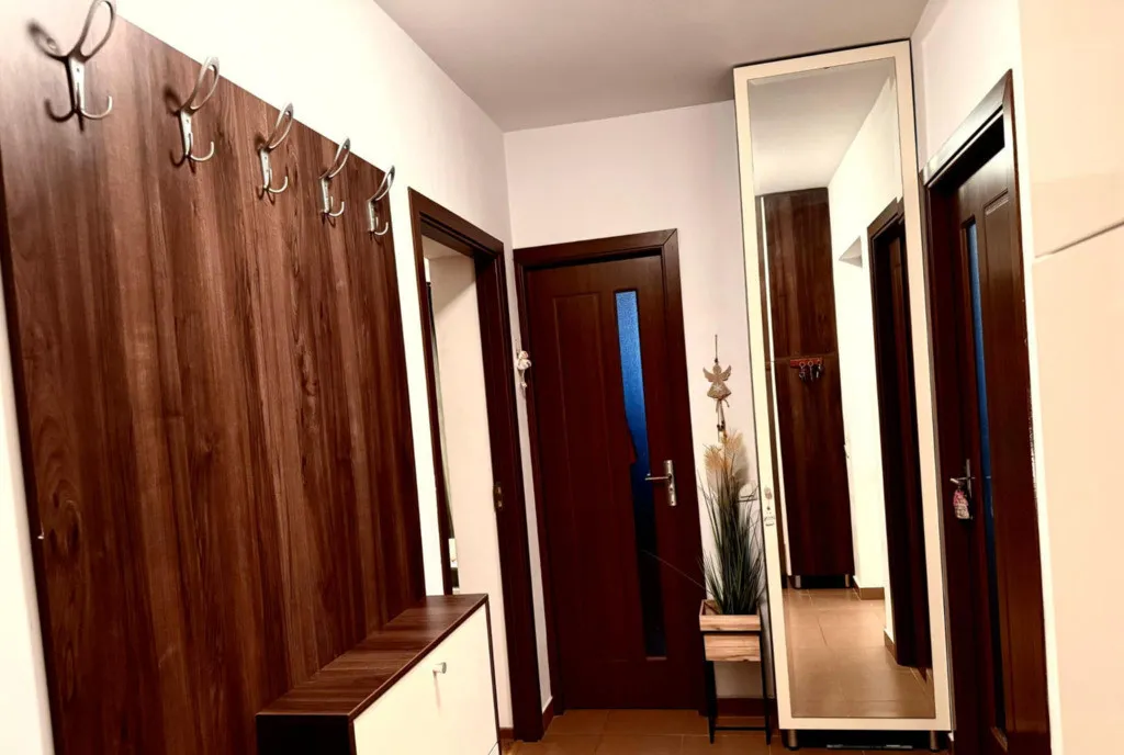 Apartament de 2 camere zona tractorul