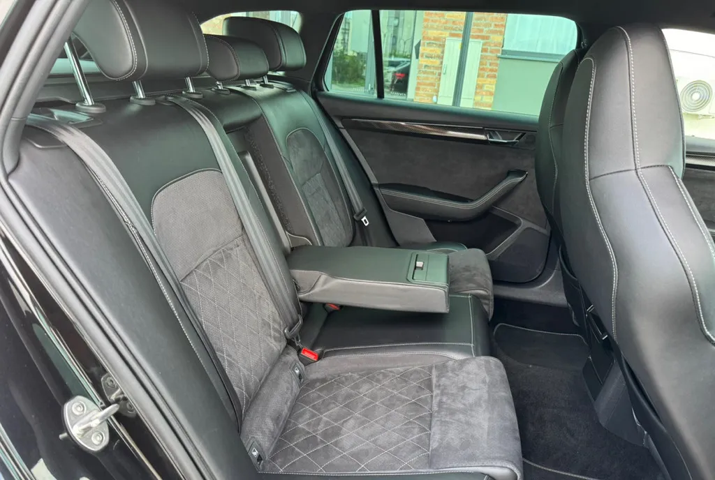 SKODA SUPERB/ SPORT LINE/COCKPIT/MATRIX/AN 2023/1 4 PLUG-IN HYBRID/218 CP/DSG/ 19 600 eur