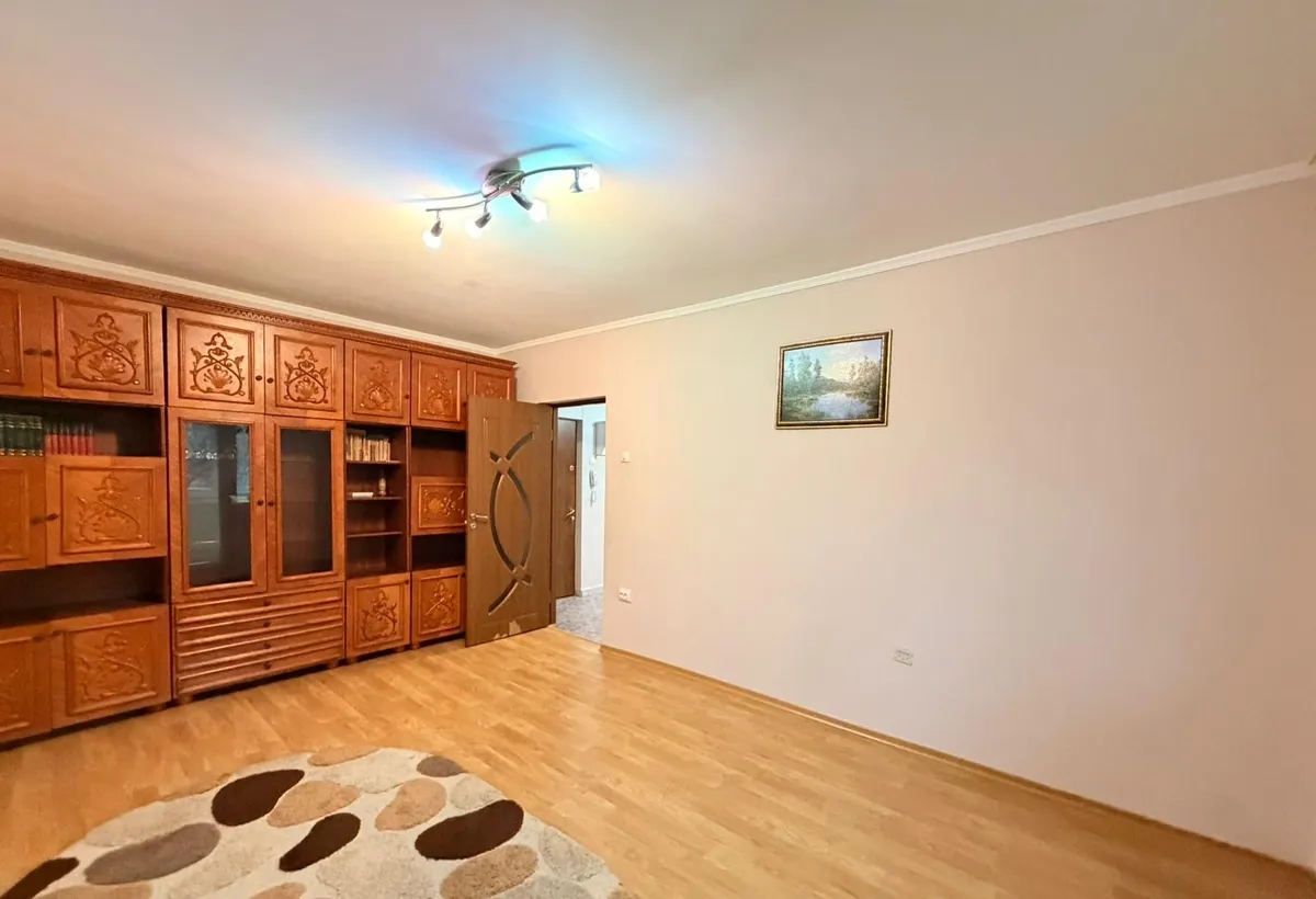 Aparatorii Patriei 5 minute metrou Apartament 4 camere