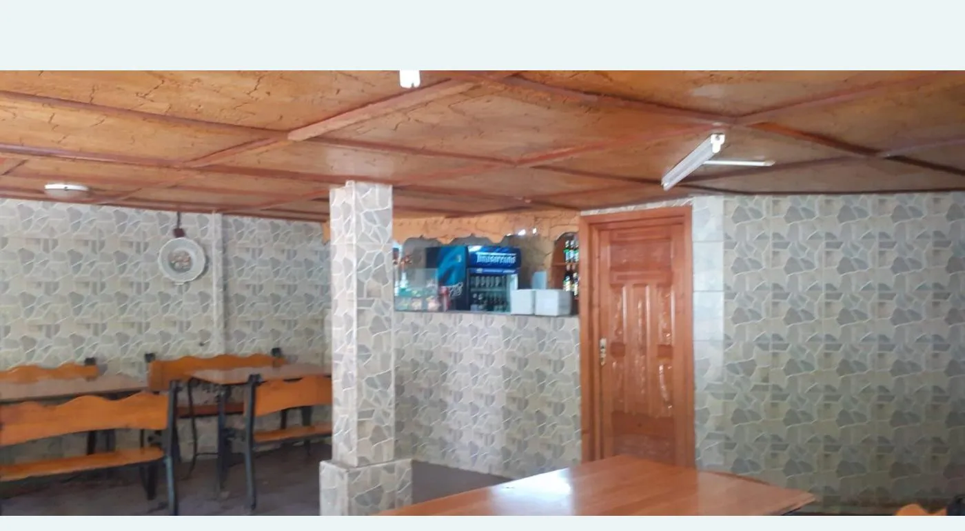 SpaE>iu comercial de vAcnzare