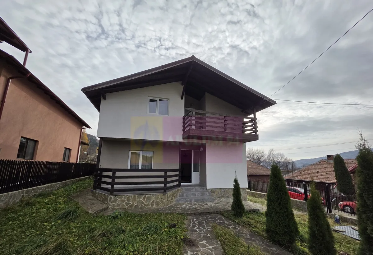 Vila de vacanta cu 4 camere de vanzare in Valea Doftanei
