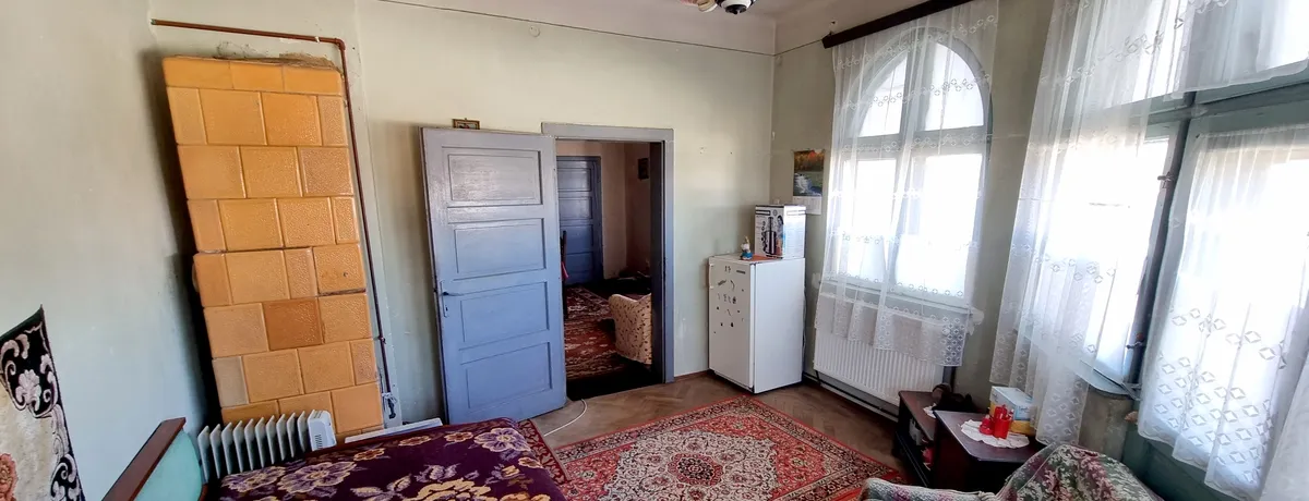 Calea Giulesti Vila interbelica cu suflet curte mare si vedere spre dealuri