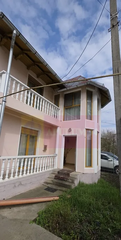 Casa de vanzare cu 3 camere in Poiana Campina