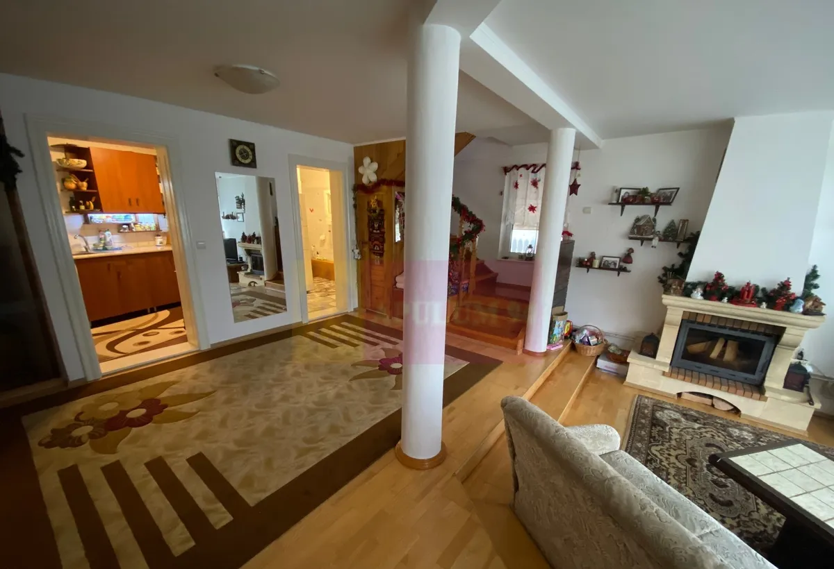 Vila de vanzare cu 4 camere in Breaza