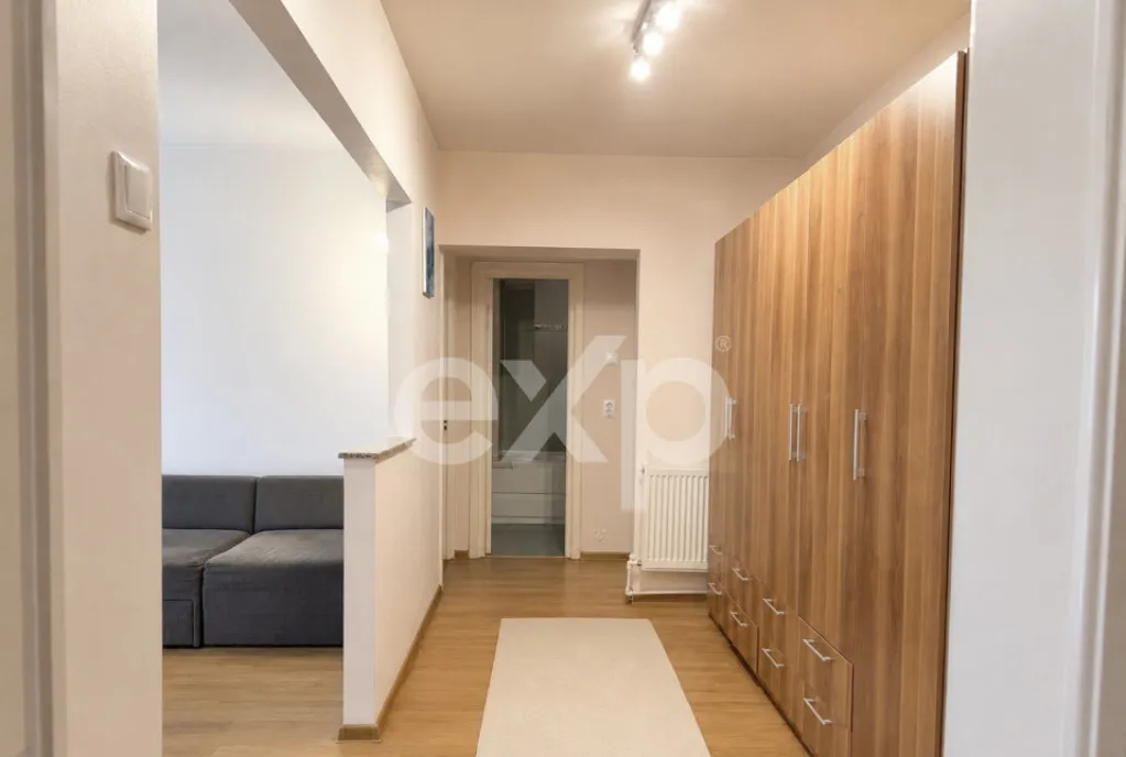 Apartament cu 2 camere de inchiriat strada 9 Mai zona cen