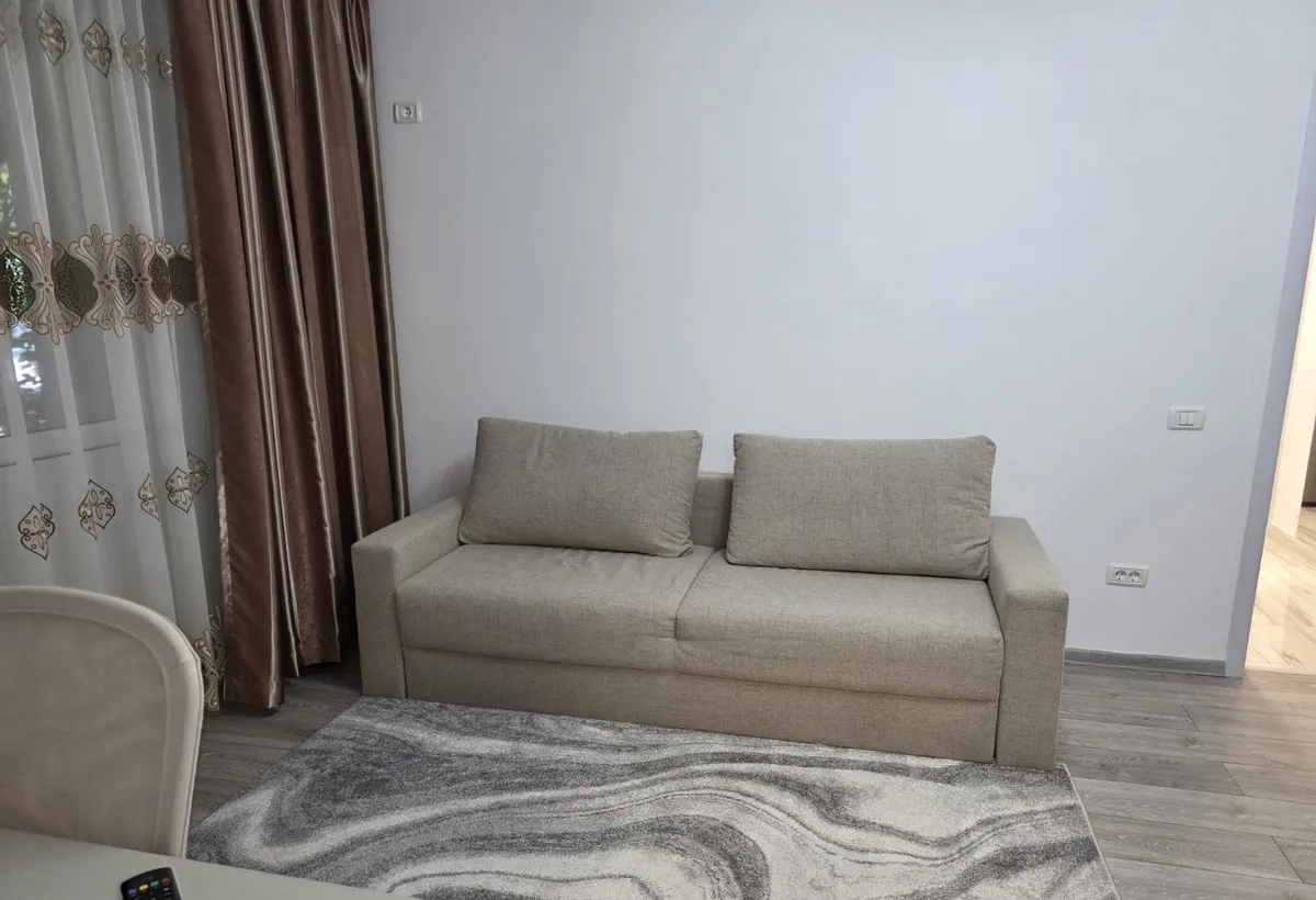 Titan chiar vav metrou si intrarea in parc stradal pe Liviu Rebreanu