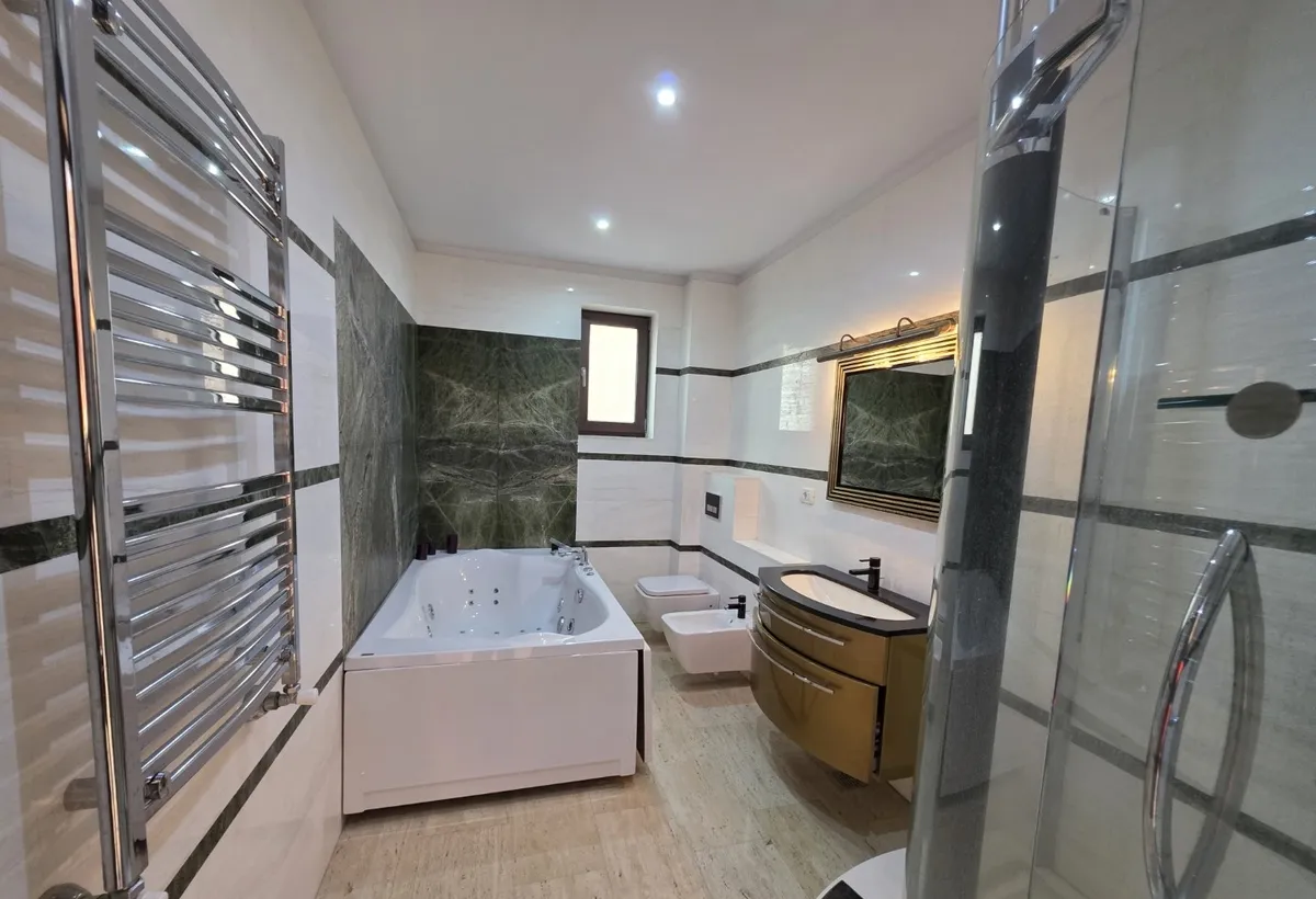 Timpuri Noi 10 minute metrou pe Cuza Voda vila exclusivista P 1 M lux