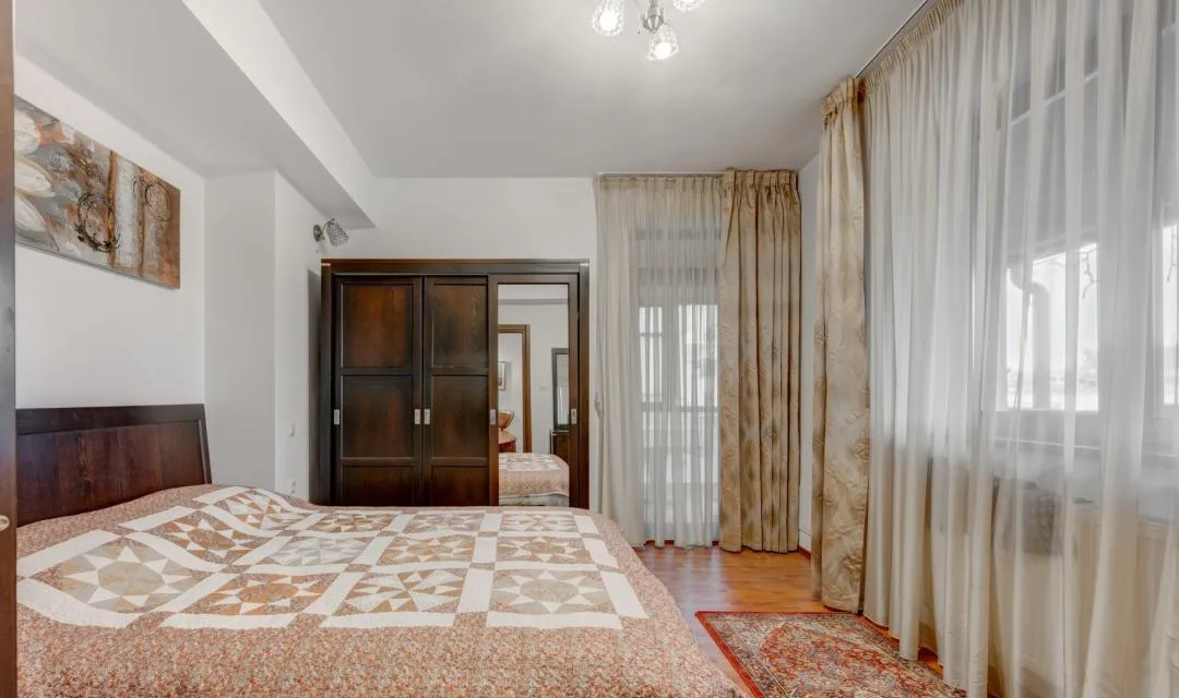 Piata Dorobanti singur pe etaj lift centrala