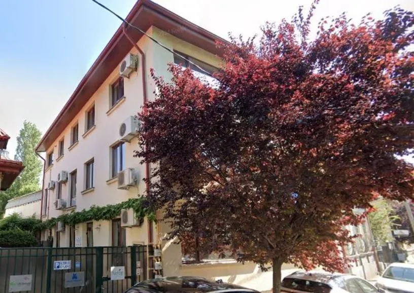 Piata Unirii zona Patriarhie vila spatioasa 400mp birou