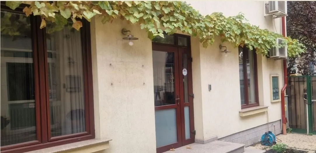 Piata Unirii zona Patriarhie vila spatioasa 400mp birou