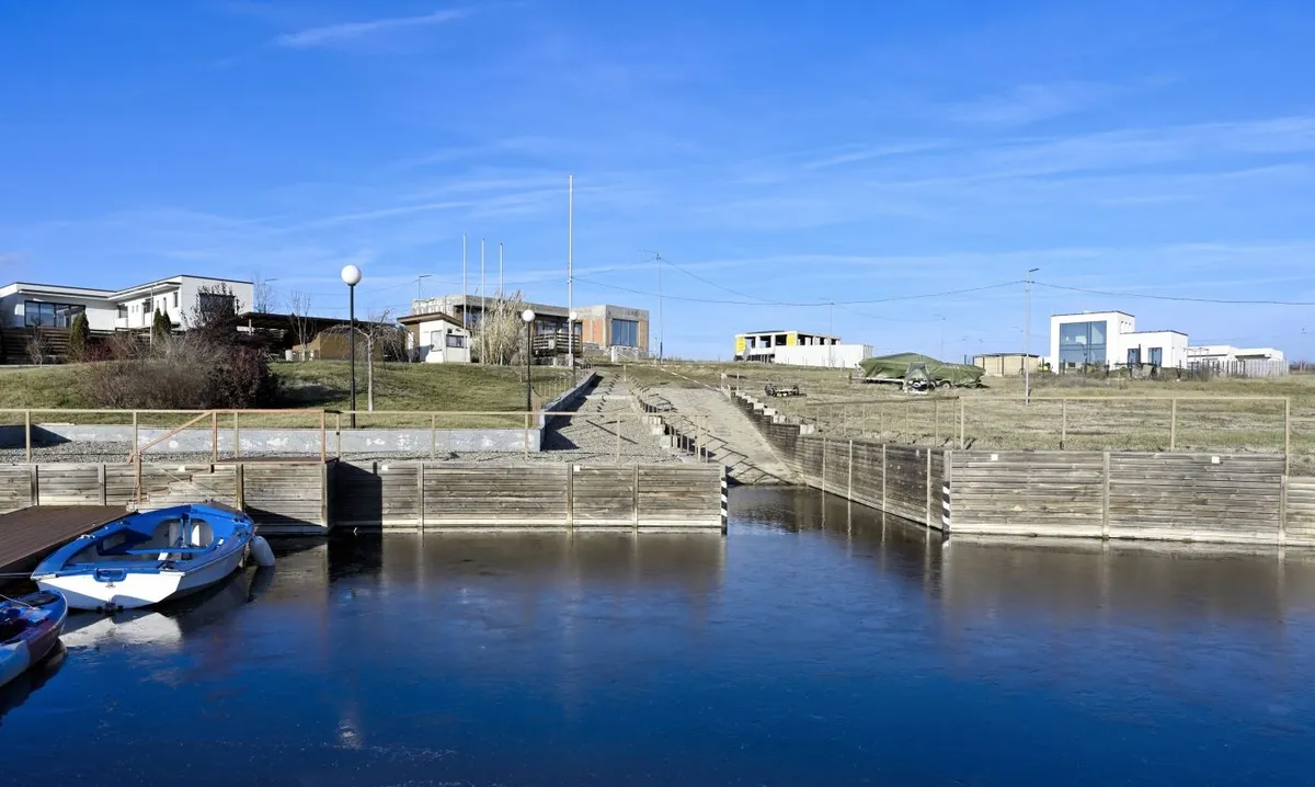 Vanzare teren de colt Ilfov 740mp Izvorani Delta Snagov la 100m lac