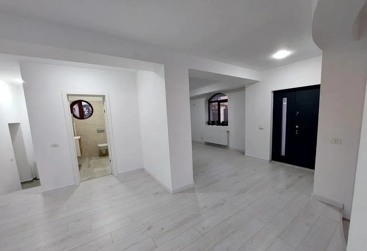 Prelungirea Ghencea zona Maracineni Vila deosebita de vanzare