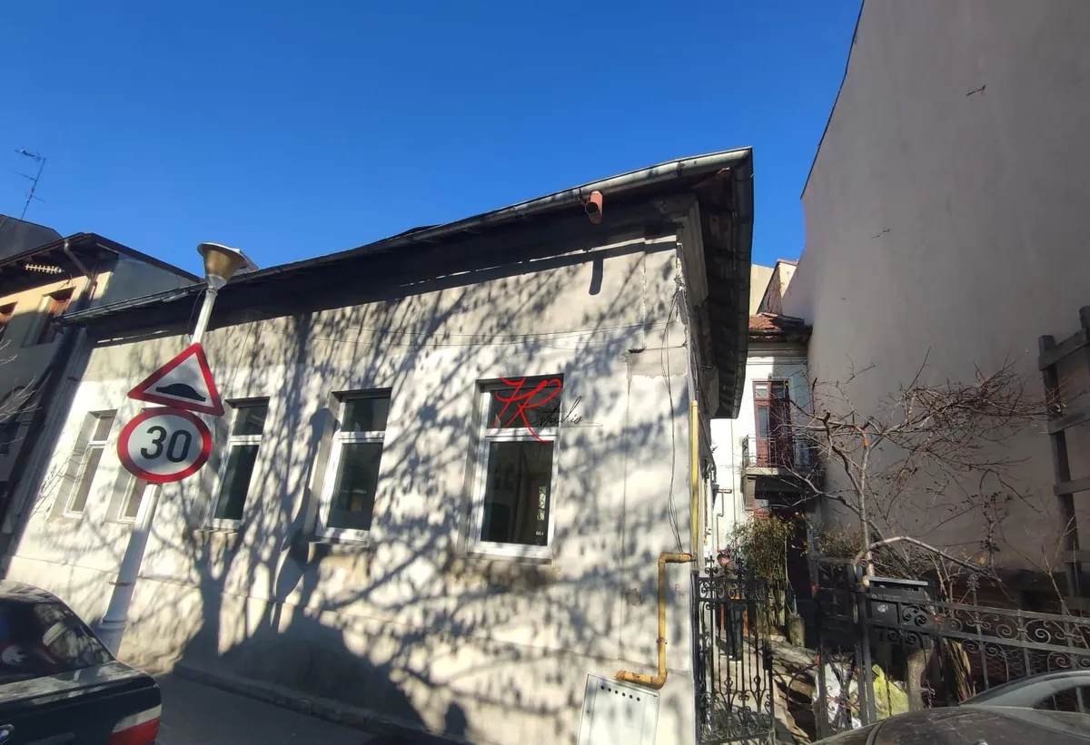 Mantuleasa Vanzare garsoniera renovata 2025 in Vila