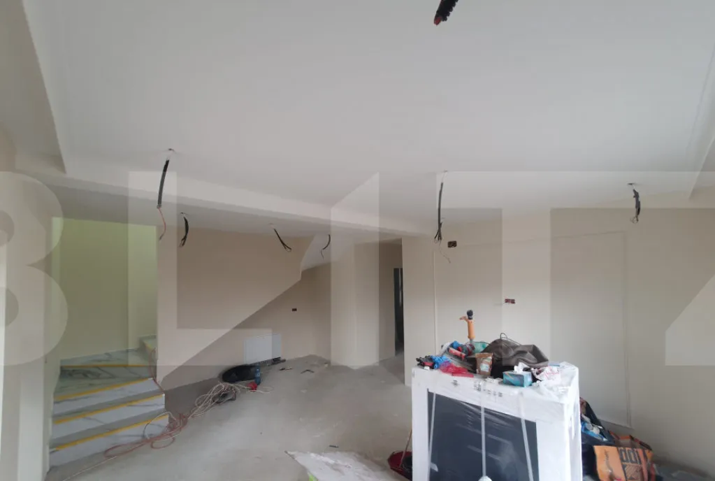 Duplex modern despartit prin bucatarie si camara