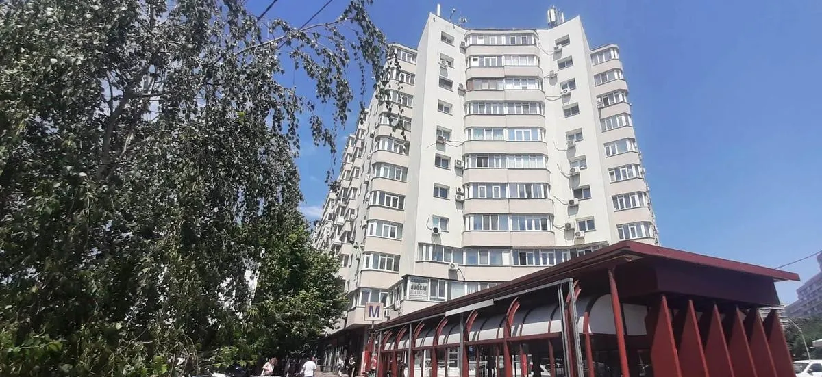 Dristor metrou stradal bloc mixt etaj 3/10 libera decomandata