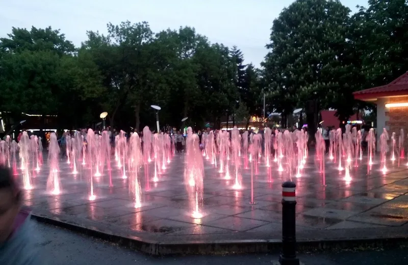 Oraselul Copiilor Parc Tineretului 3 min metrou Brancoveanu