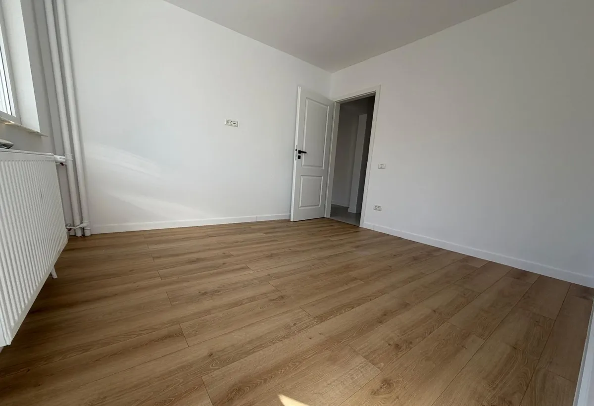 Titan parcul Titanii pe Zavideni 10 minute metrou renovat complet