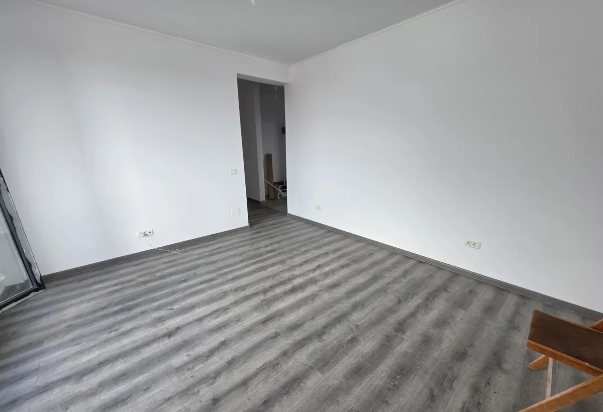 Chiajna pe strada Ilie Petre centrala balcon