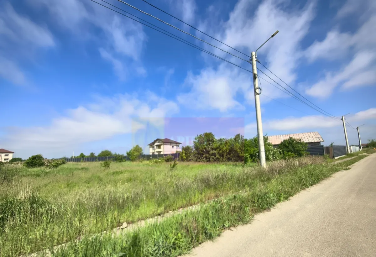 Teren usor accesibil pentru casa la asfalt cu utilitati