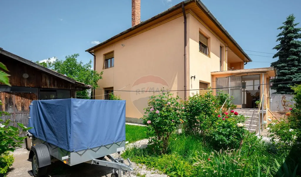 Apartament cu 4 camere la casa 105 mp Utili Curte 12