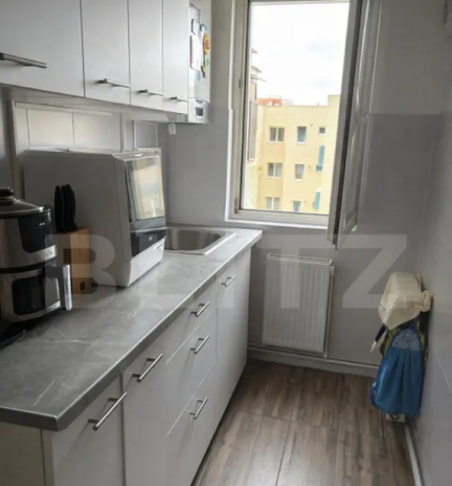 Apartament 3 camere 56 mp zona Dambu