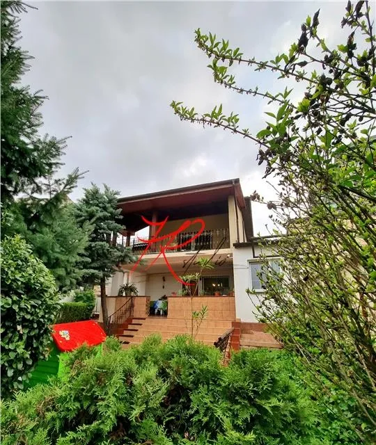 Tei langa Parc Vanzare teren cu 2 vile
