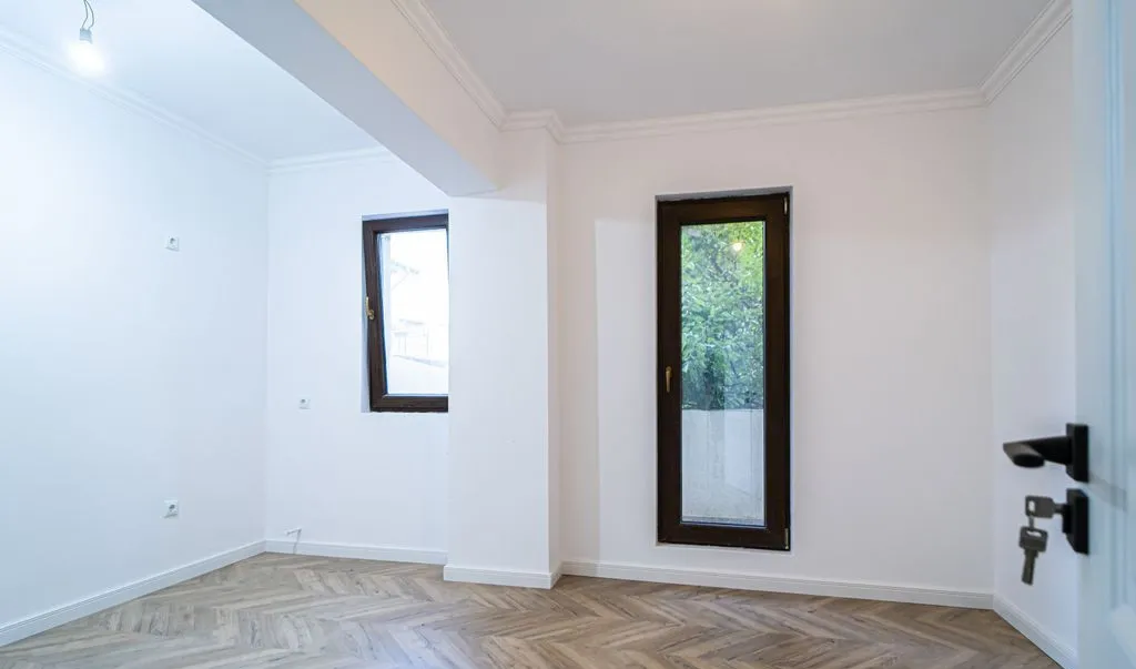 2 camere 63 mp etaj 1 finalizat metrou langa bloc co