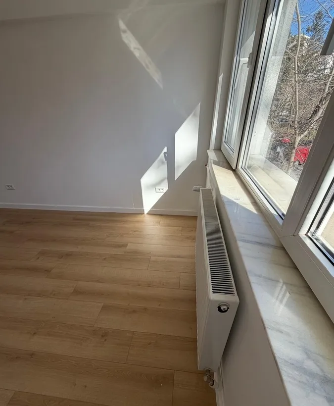 Parcul Titanii pe al Zavideni 3 minute metrou Titan renovat complet