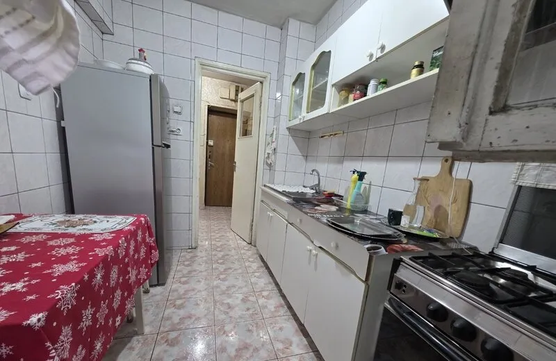 Piata Muncii 5 minute metrou chiar pe Basarabia stradal vedere spate