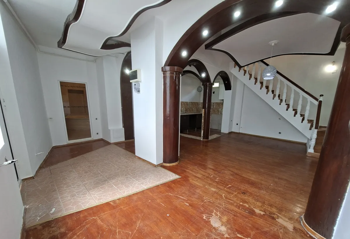Piata Unirii Calea Calarasilor proprietar vand casa P M 4 camere