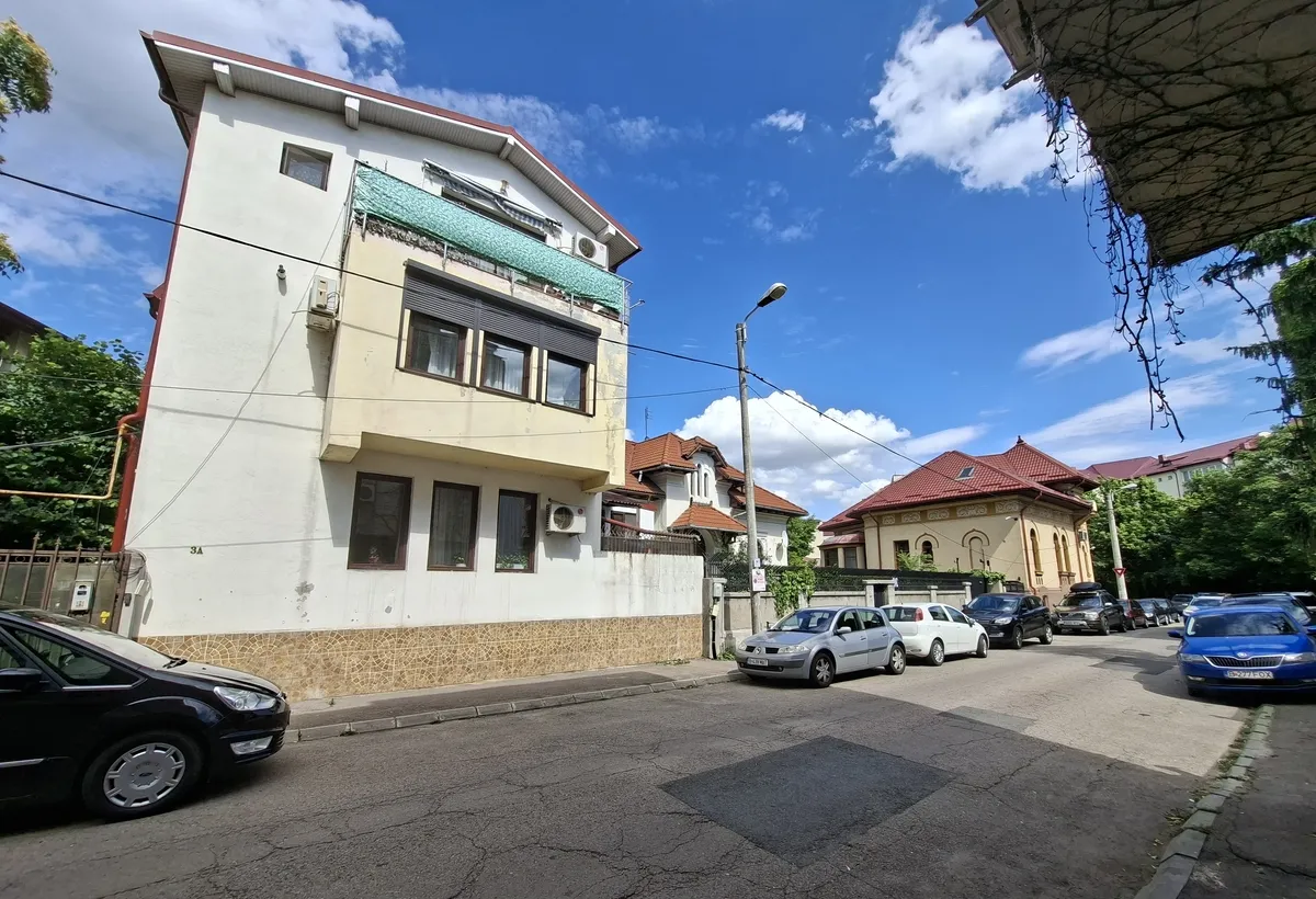 Piata Unirii Calea Calarasilor proprietar vand casa P M 4 camere