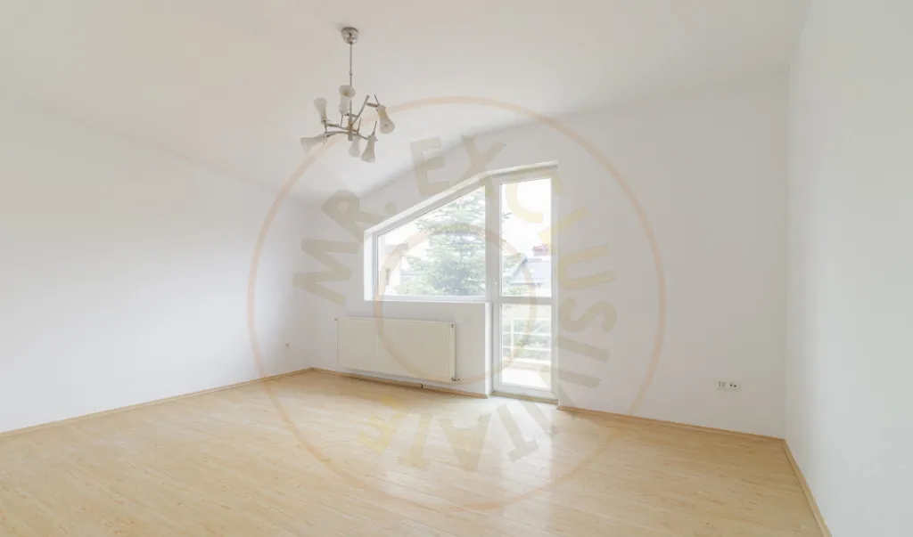 Duplex 4 camere drum privat