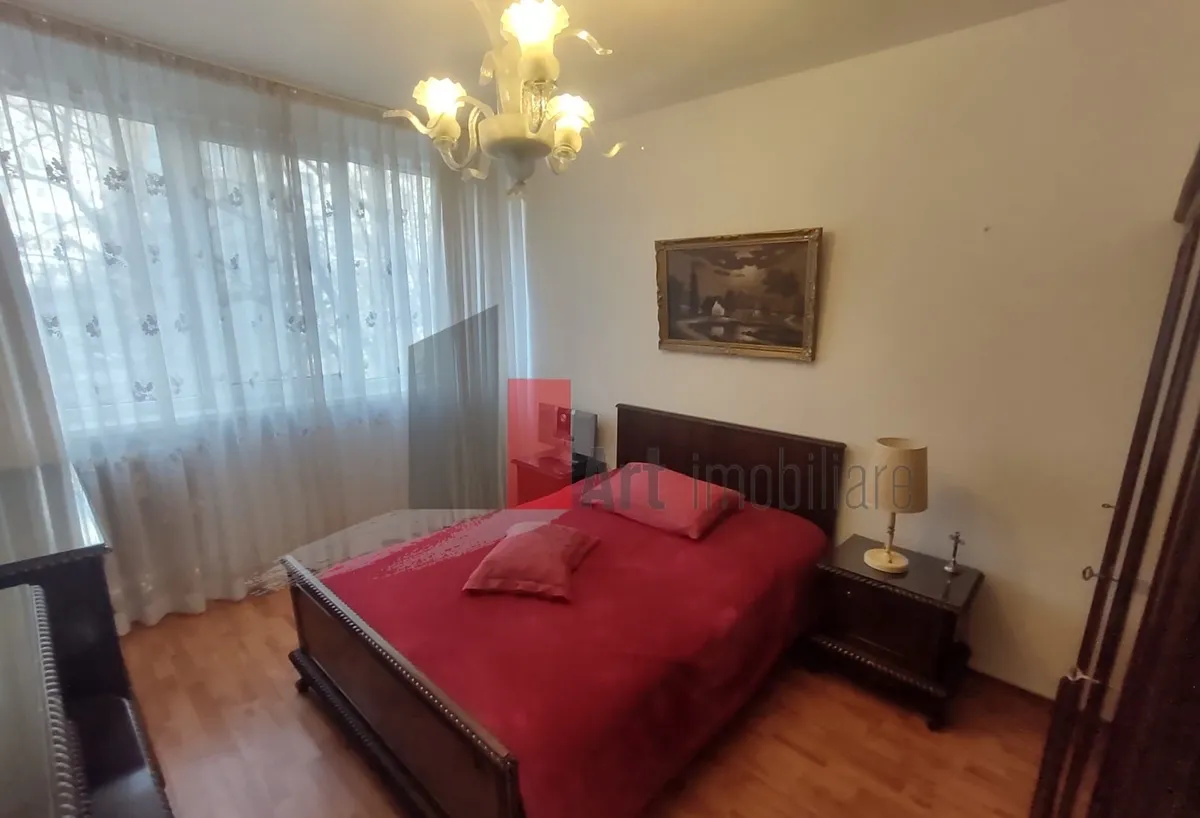 Trei camere Bd Obregia Pta Straduintei
