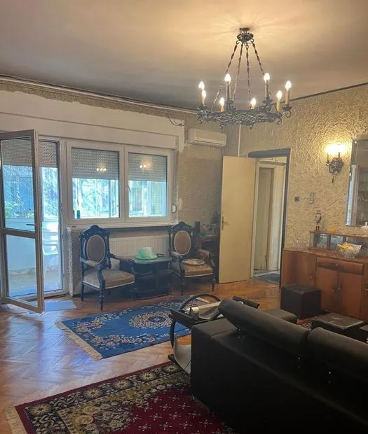 Piata Constitutiei vanzare apartament 3 camere in vila