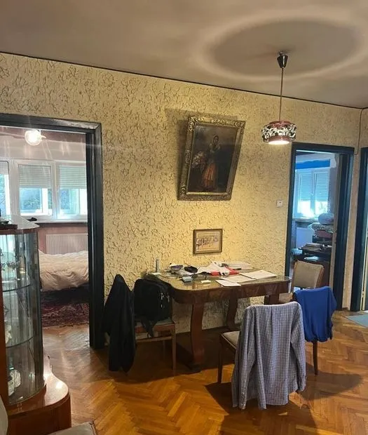 Piata Constitutiei vanzare apartament 3 camere in vila