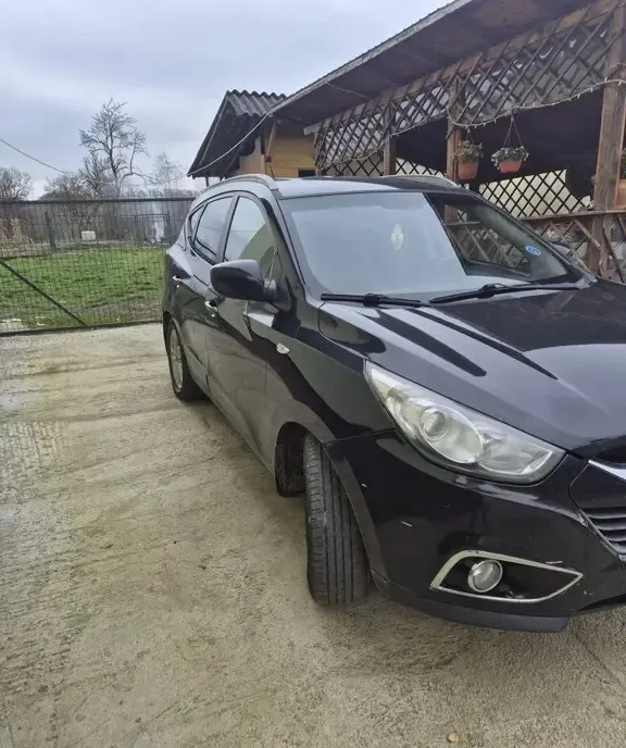 Hyundai ix35 4x4 2 0 8 500 eur
