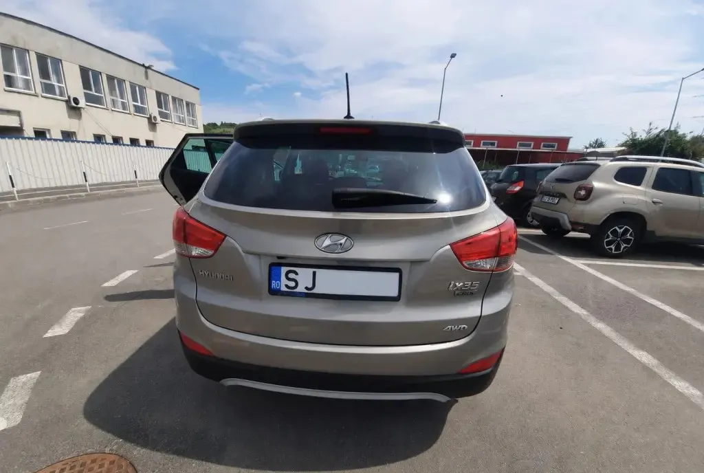 Hyundai ix35 - An 2011 - Km 147800 7 190 eur