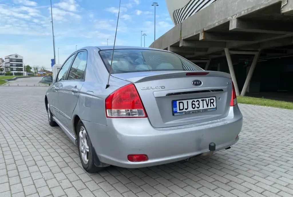 Autoturism Kia cerato 2 000 eur