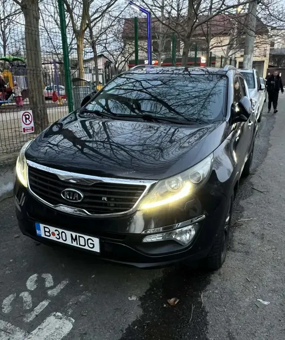 KIA Sportage 2013 FULL 4X4 184 CP Cutie Automat - Trapa - Parcheaza Singura 8 000 eur
