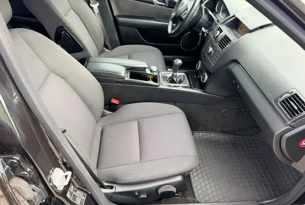 Mercedes Benz C220 3 990 eur