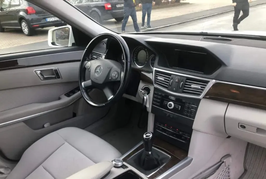 Mercedes E klasse 200 Impecabil 5 200 eur
