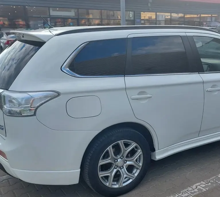 Mitsubishi Outlander 2 0 benzina hybrid phev 12 200 eur