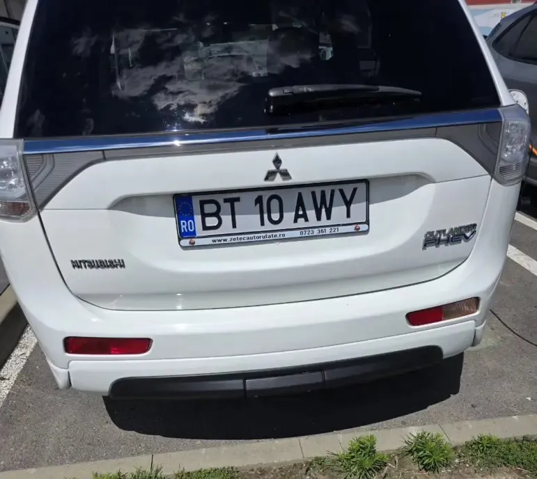 Mitsubishi Outlander 2 0 benzina hybrid phev 12 200 eur