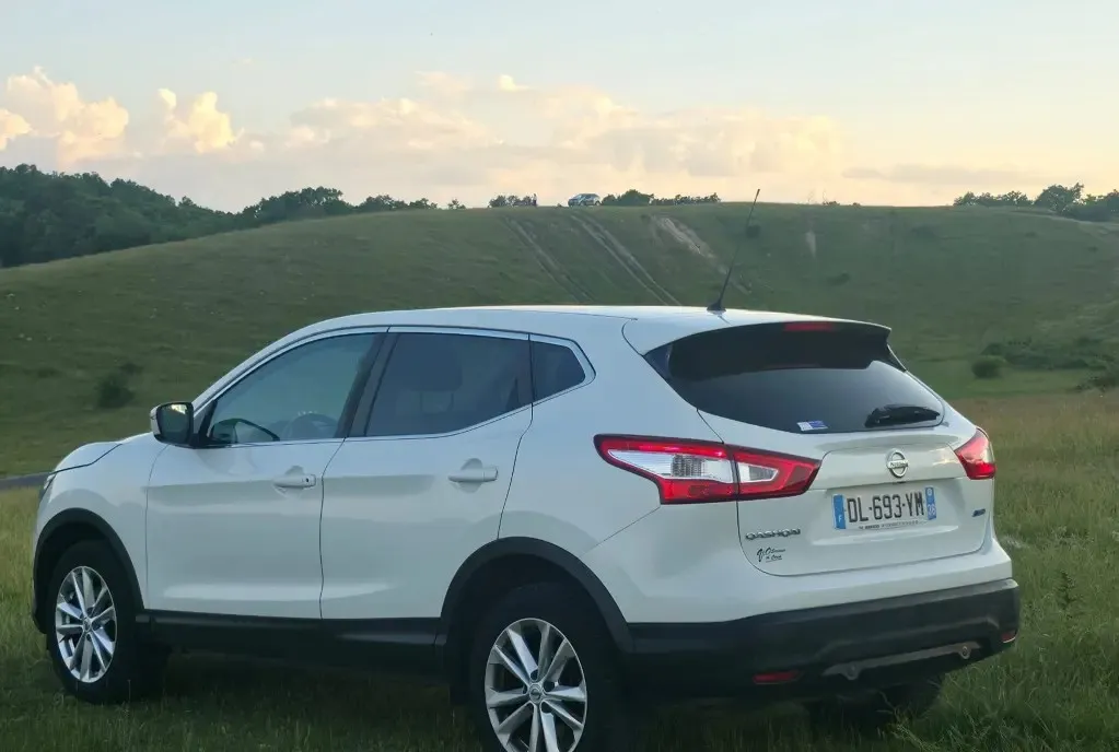 Nissan Qashqai 2015 9 290 eur