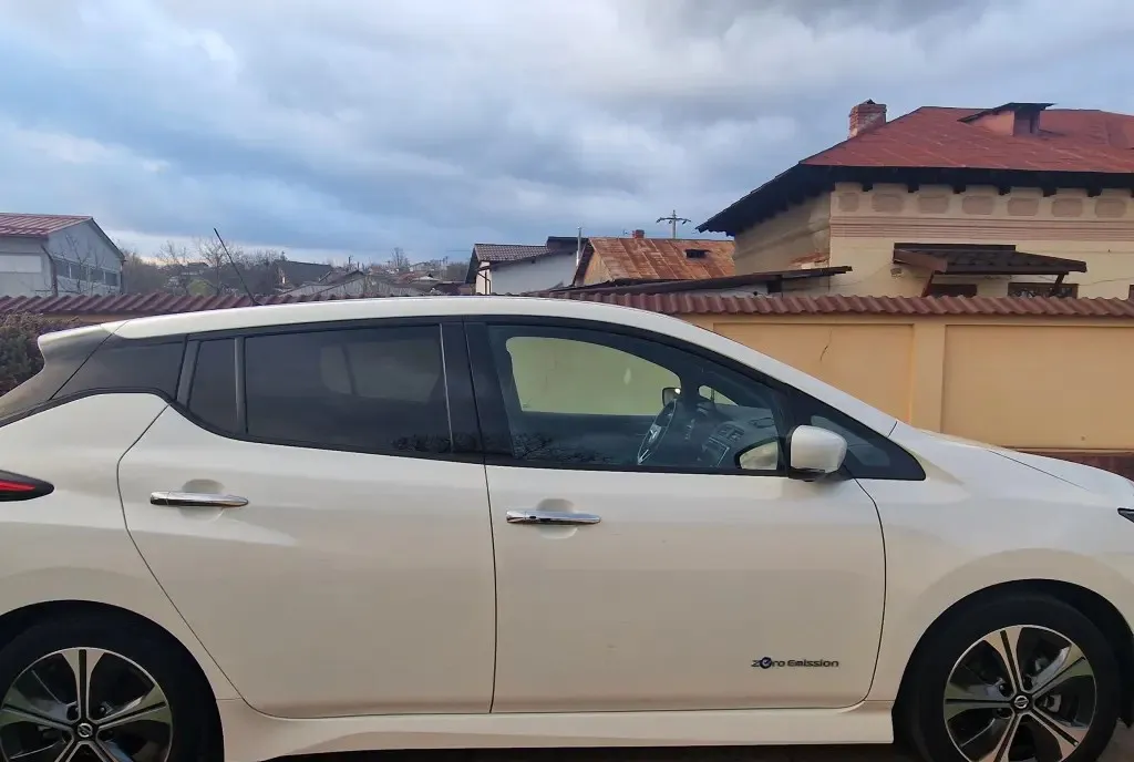 Nissan leaf tekna 93 baterie 14 200 eur