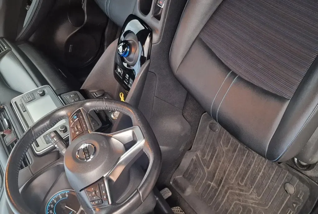 Nissan leaf tekna 93 baterie 14 200 eur