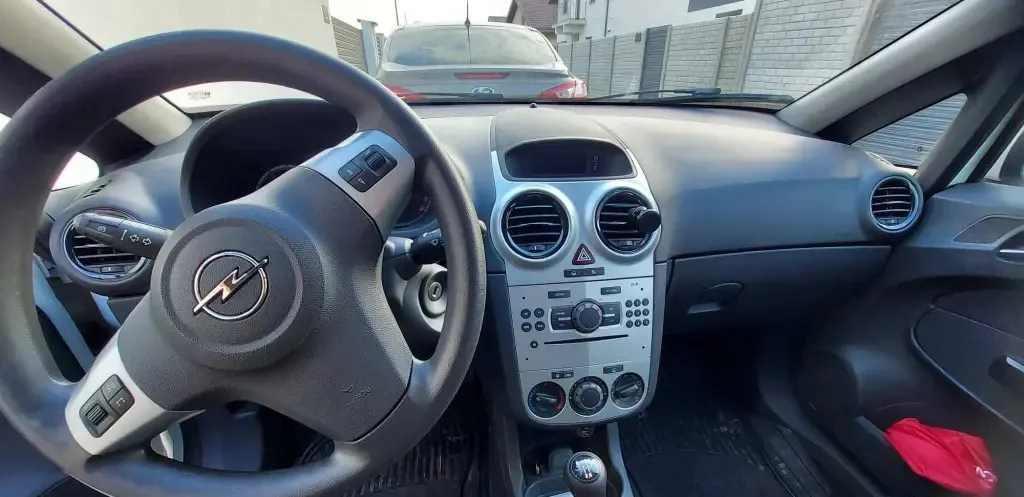 Opel Corsa D 1 2 Benzina ndash 2011 ndash 127 000 km ndash AC ndash ITP valabil 3 000 eur