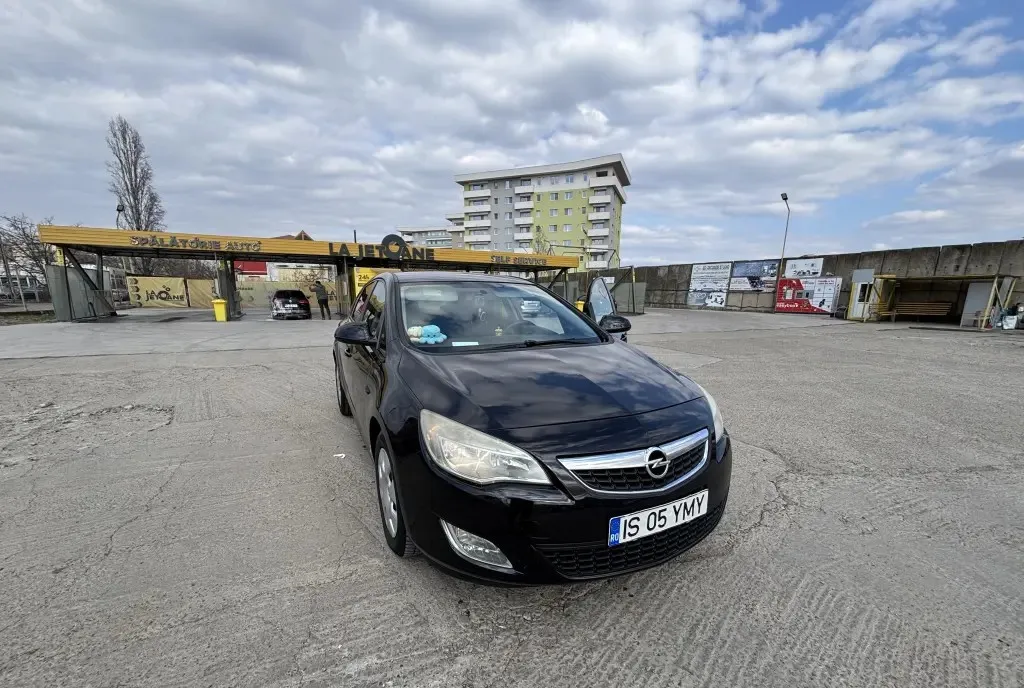 Opel astra j 1 3 2 750 eur