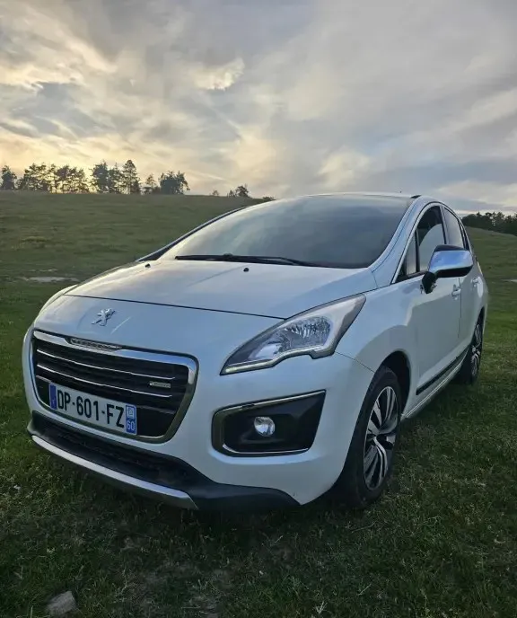 Peugeot 3008 HYbrid 6 499 eur